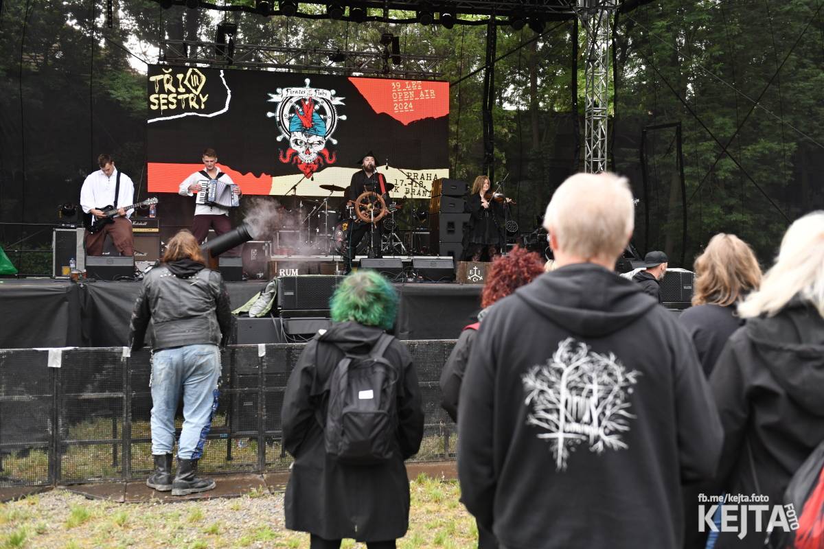 Punk's not dead, vy volové! Tři sestry do Ledáren pozvaly UK Subs, S.P.S. i tribute Plexis