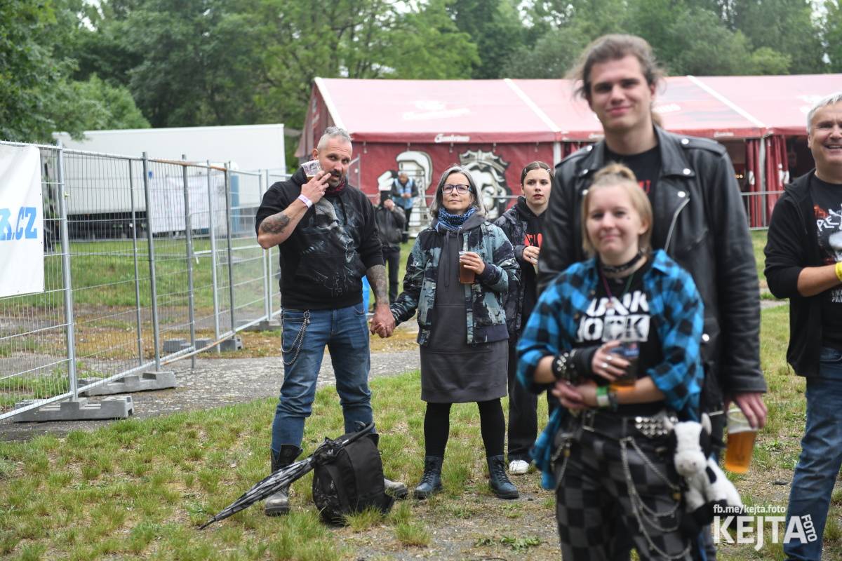 Punk's not dead, vy volové! Tři sestry do Ledáren pozvaly UK Subs, S.P.S. i tribute Plexis