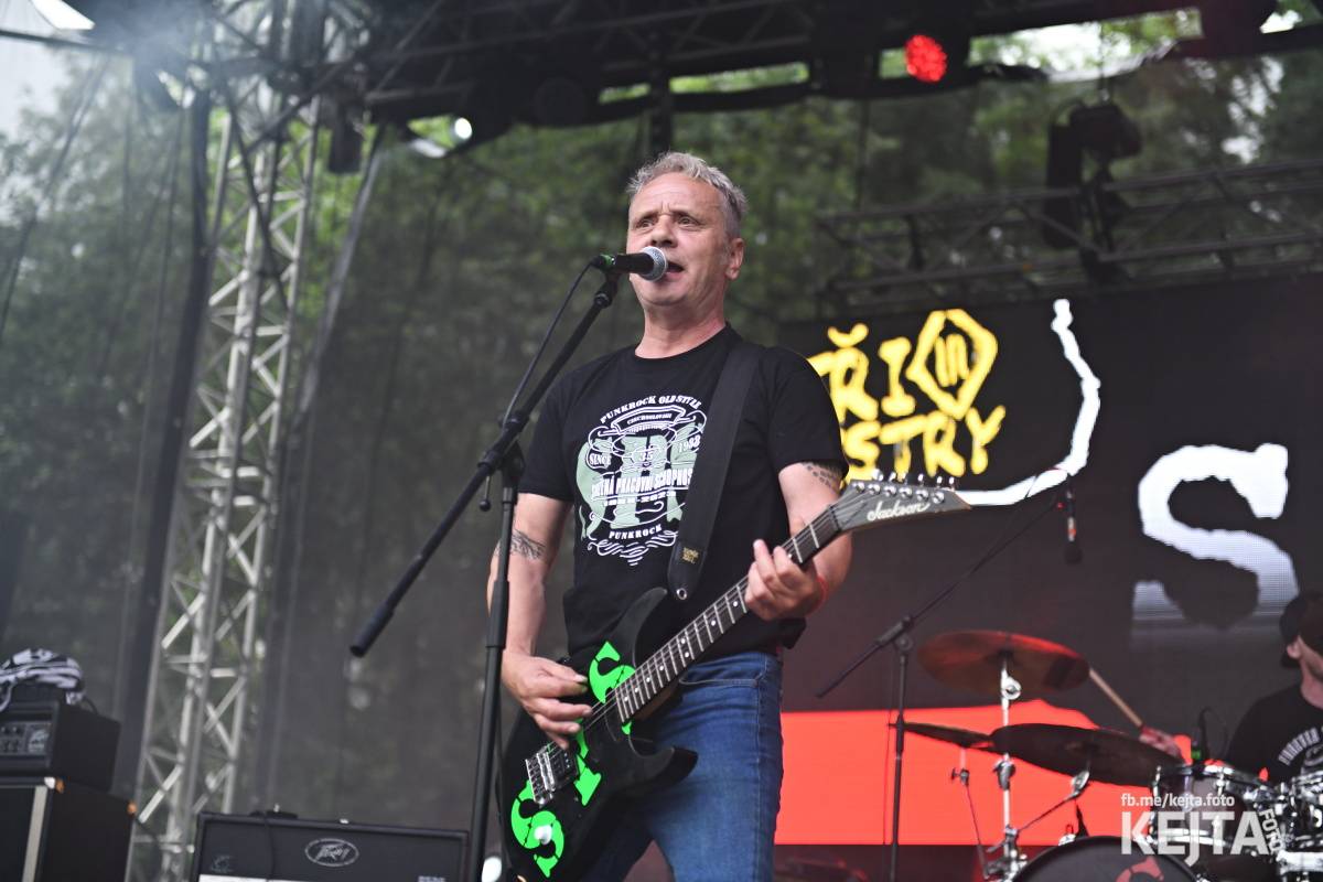 Punk's not dead, vy volové! Tři sestry do Ledáren pozvaly UK Subs, S.P.S. i tribute Plexis