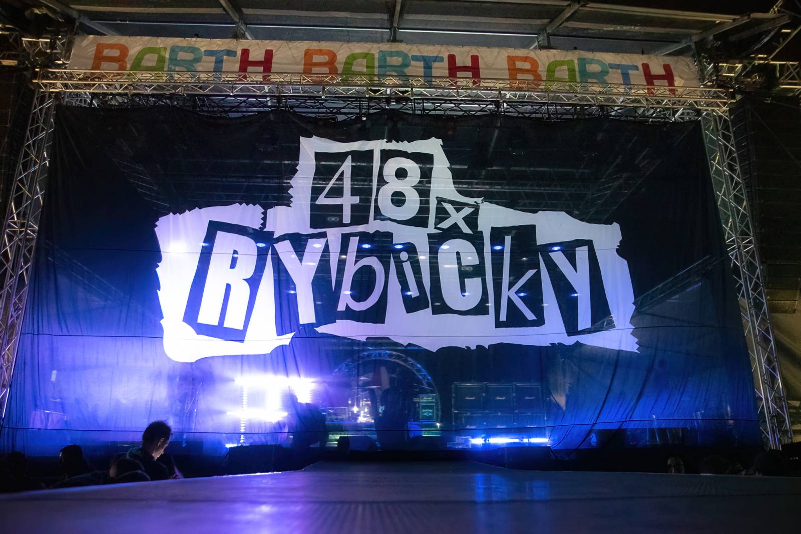 Rybičky 48 rozjely na pardubickém Majálesu ohňovou show, vystoupili také Mig 21, UDG a Jelen