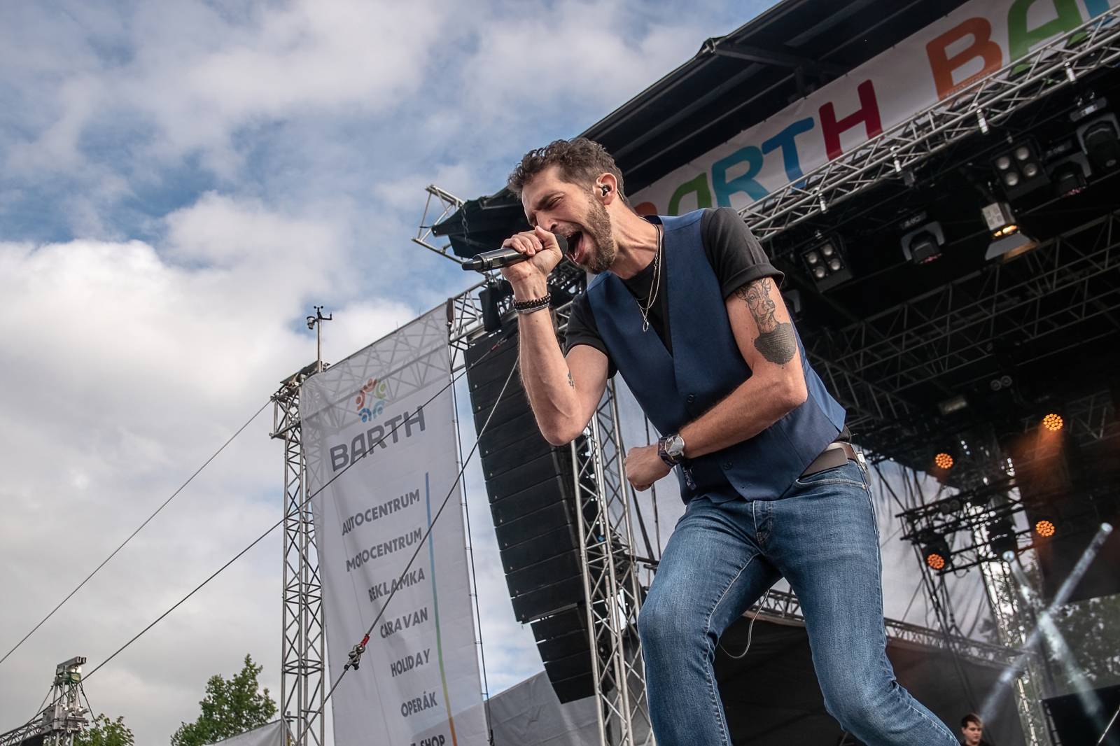 Rybičky 48 rozjely na pardubickém Majálesu ohňovou show, vystoupili také Mig 21, UDG a Jelen