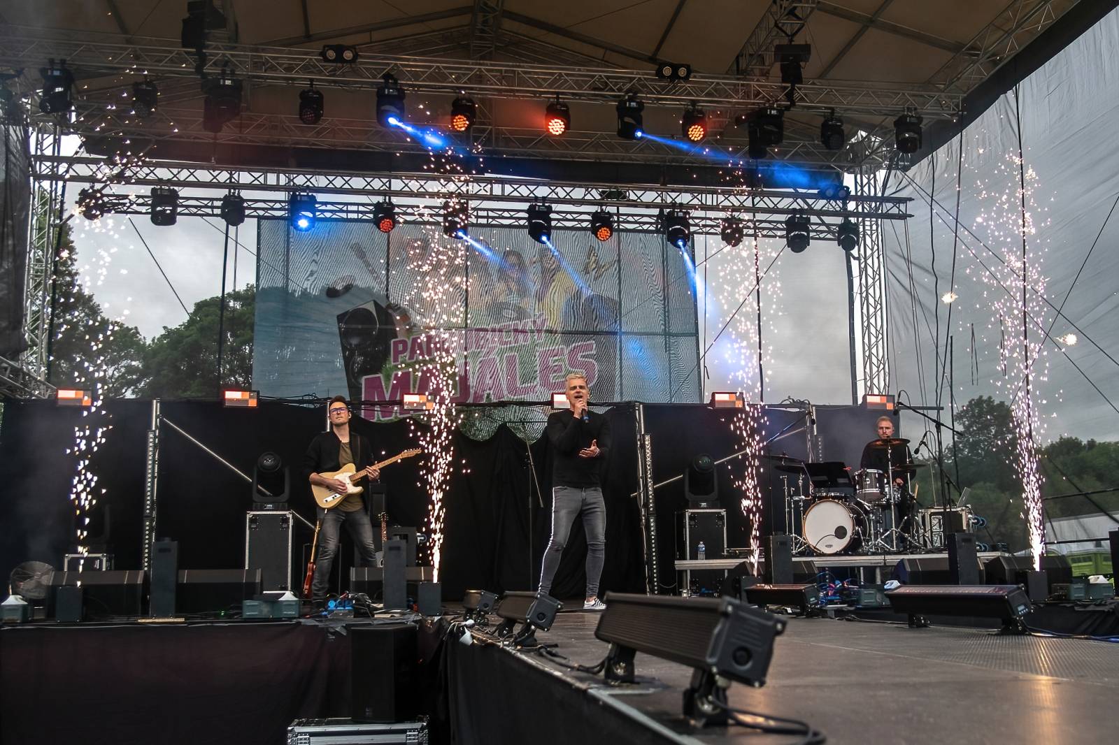 Rybičky 48 rozjely na pardubickém Majálesu ohňovou show, vystoupili také Mig 21, UDG a Jelen