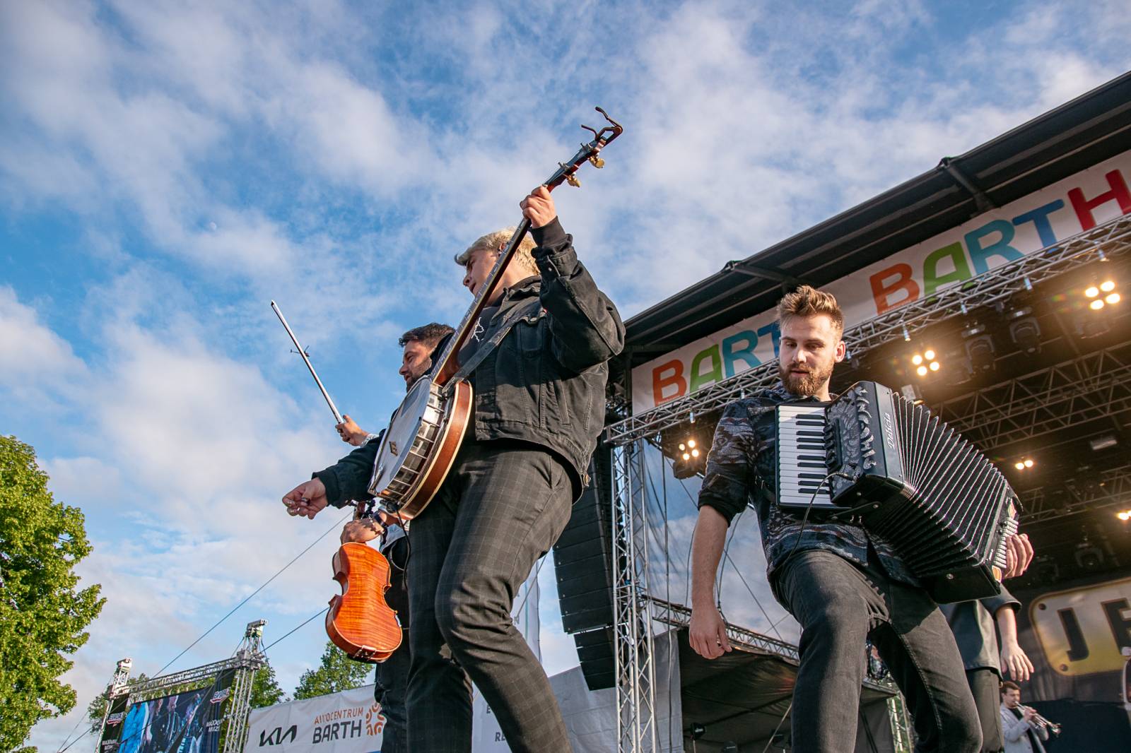 Rybičky 48 rozjely na pardubickém Majálesu ohňovou show, vystoupili také Mig 21, UDG a Jelen