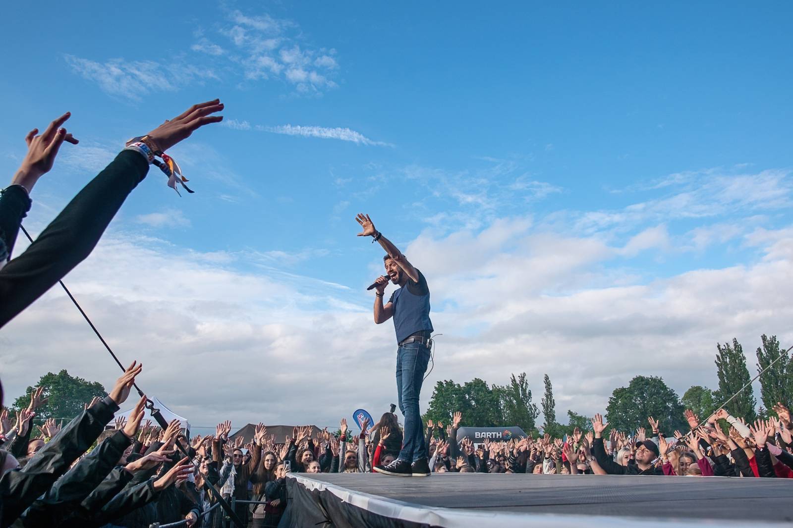 Rybičky 48 rozjely na pardubickém Majálesu ohňovou show, vystoupili také Mig 21, UDG a Jelen
