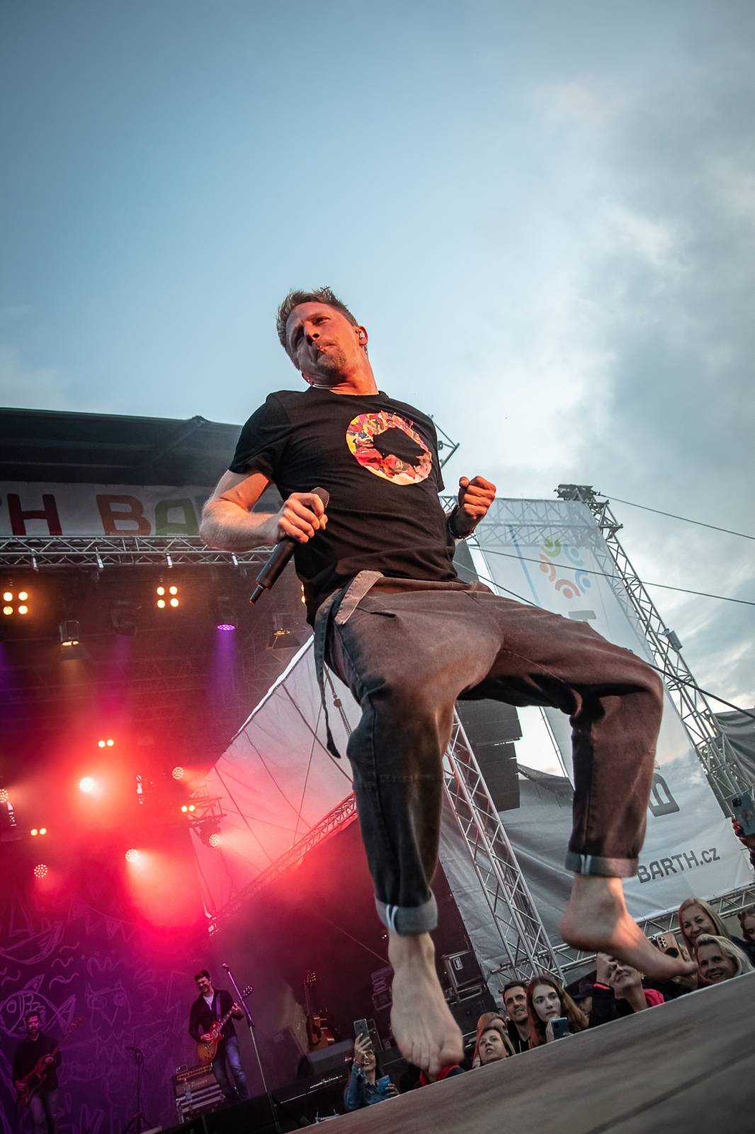 Rybičky 48 rozjely na pardubickém Majálesu ohňovou show, vystoupili také Mig 21, UDG a Jelen