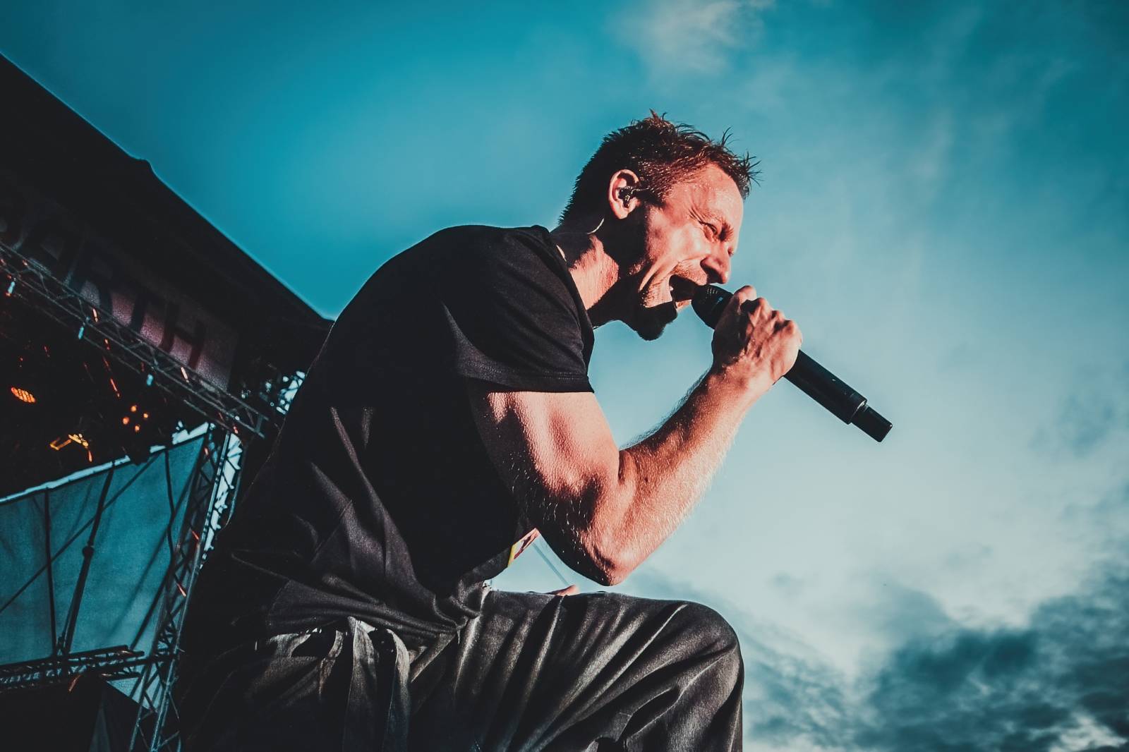 Rybičky 48 rozjely na pardubickém Majálesu ohňovou show, vystoupili také Mig 21, UDG a Jelen