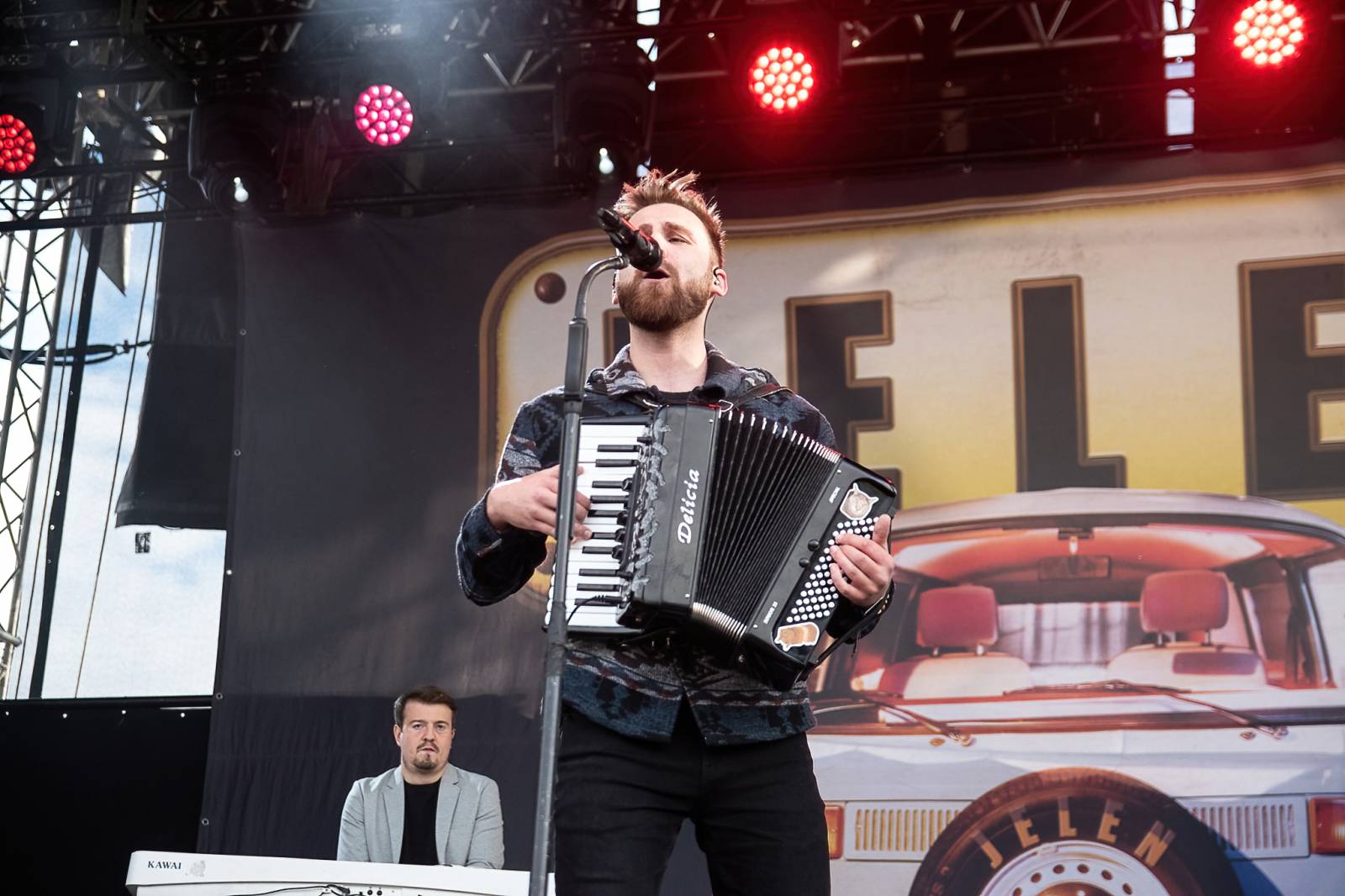 Rybičky 48 rozjely na pardubickém Majálesu ohňovou show, vystoupili také Mig 21, UDG a Jelen