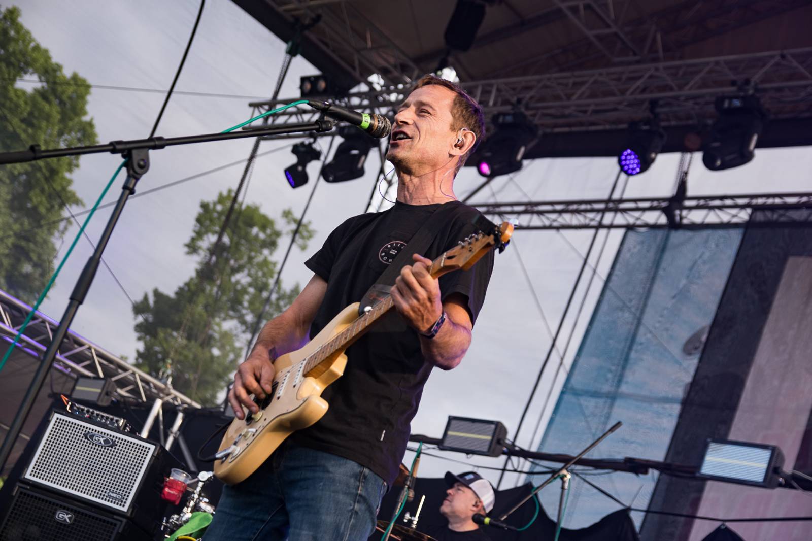 Rybičky 48 rozjely na pardubickém Majálesu ohňovou show, vystoupili také Mig 21, UDG a Jelen