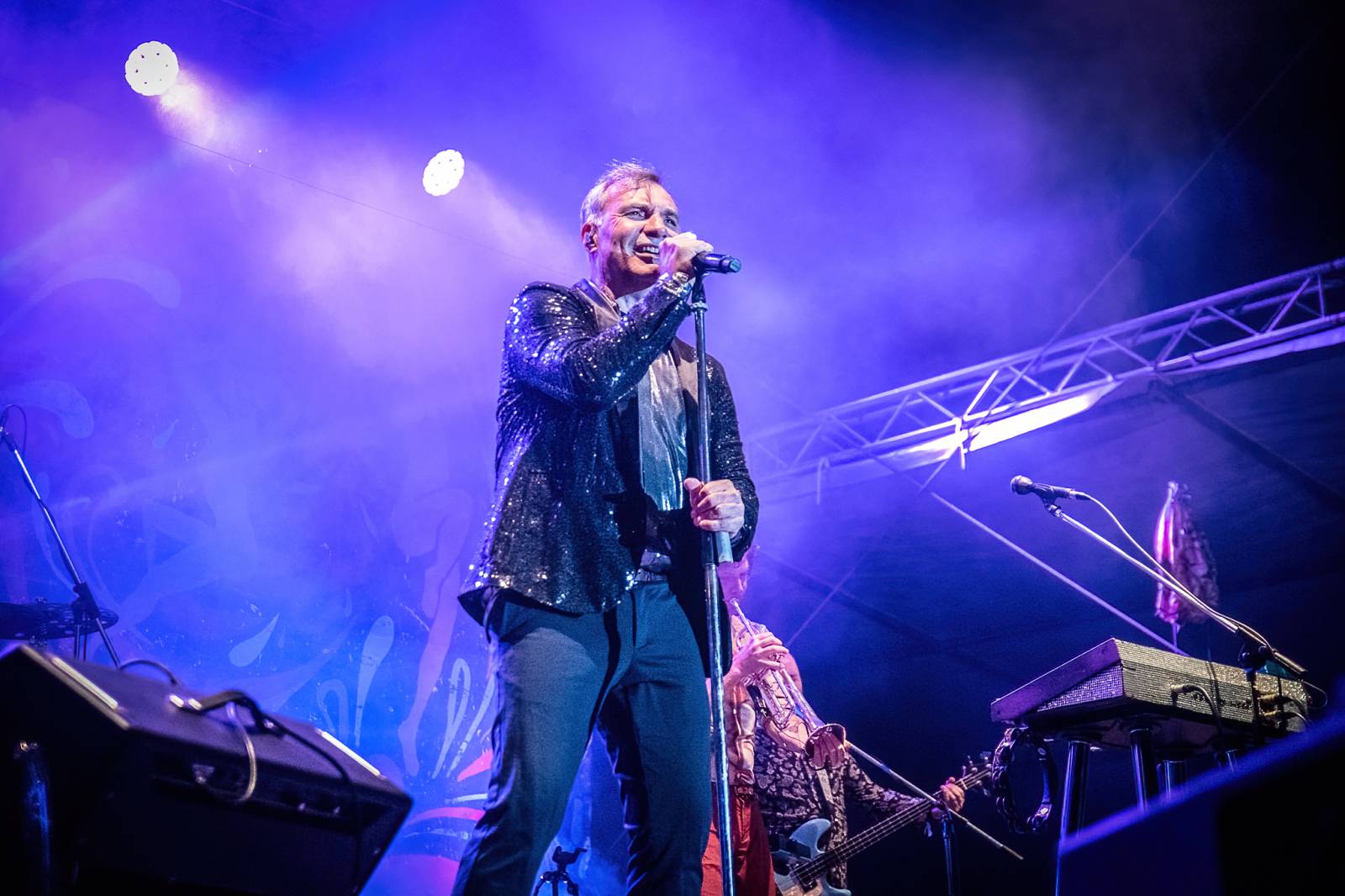 Rybičky 48 rozjely na pardubickém Majálesu ohňovou show, vystoupili také Mig 21, UDG a Jelen