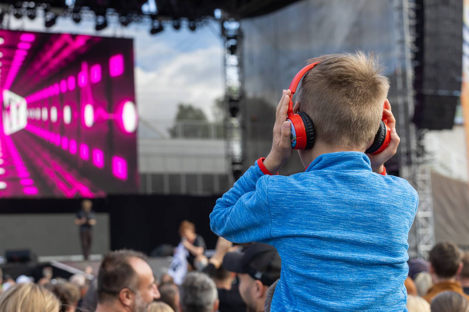 V Praze se vzpomínalo na devadesátky. Publikum roztančili Safri Duo, 2 Unlimited i domácí Lunetic