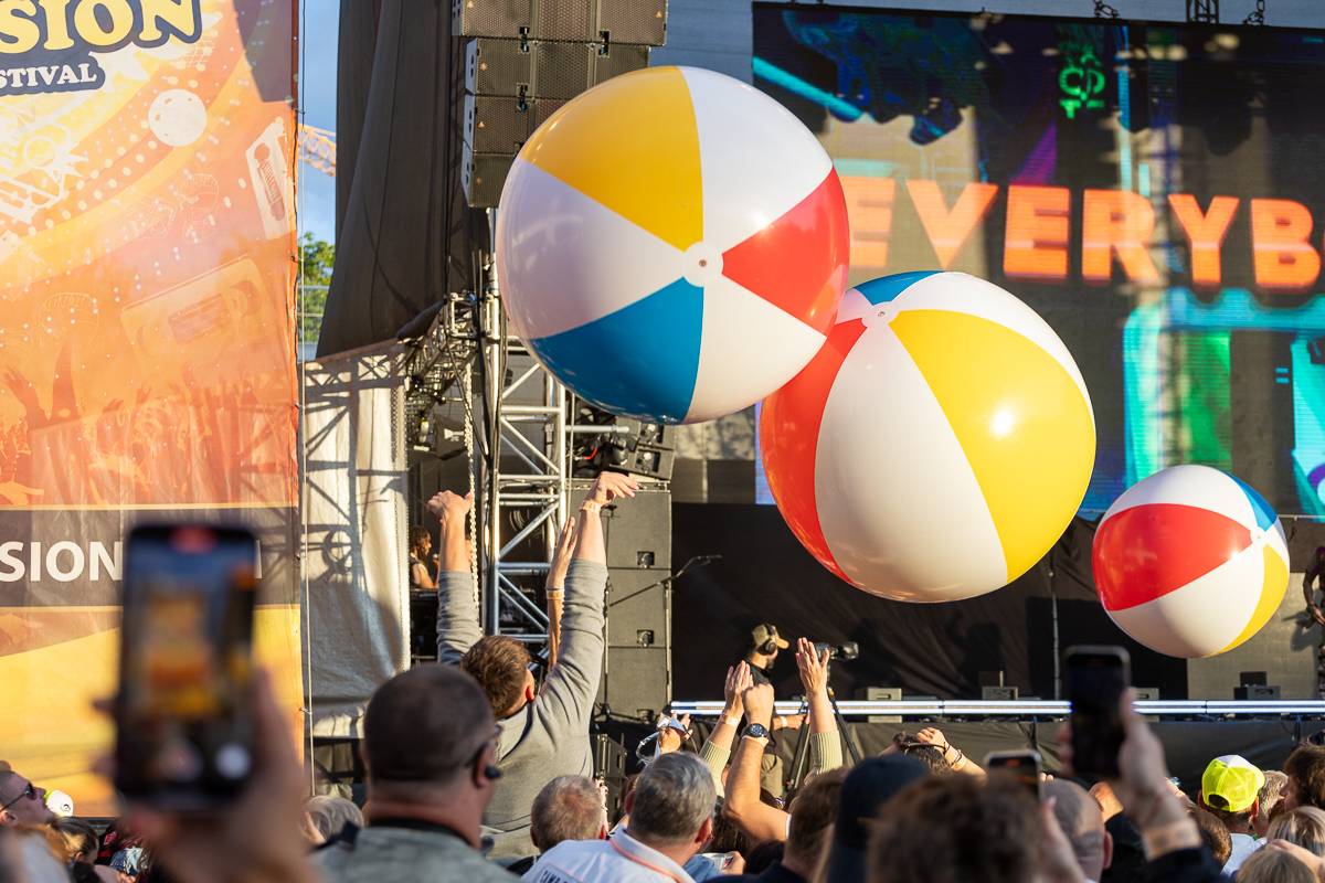 V Praze se vzpomínalo na devadesátky. Publikum roztančili Safri Duo, 2 Unlimited i domácí Lunetic