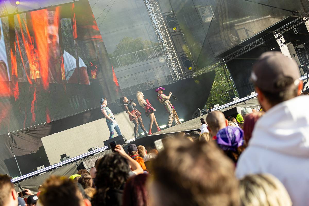 V Praze se vzpomínalo na devadesátky. Publikum roztančili Safri Duo, 2 Unlimited i domácí Lunetic