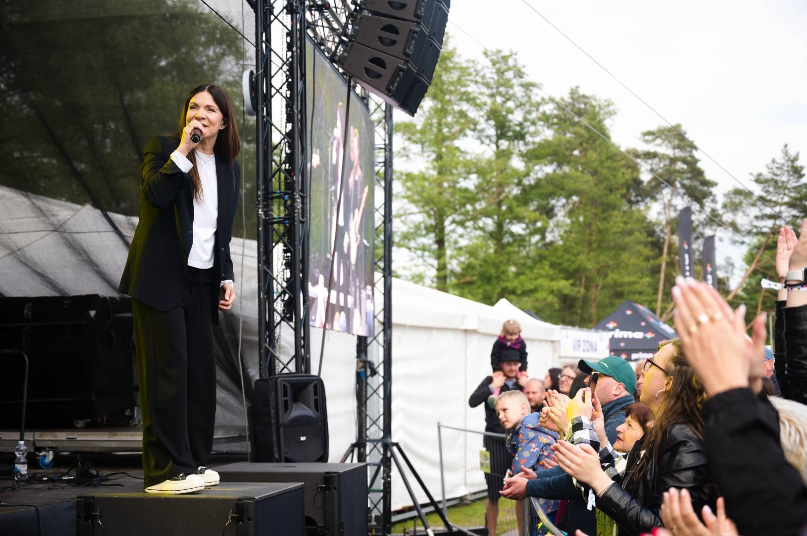 V Plzni se spojilo jídlo s hudbou. Zatímco Anna K. zpívala, Zdeněk Pohlreich rozjel svou kuchařskou show