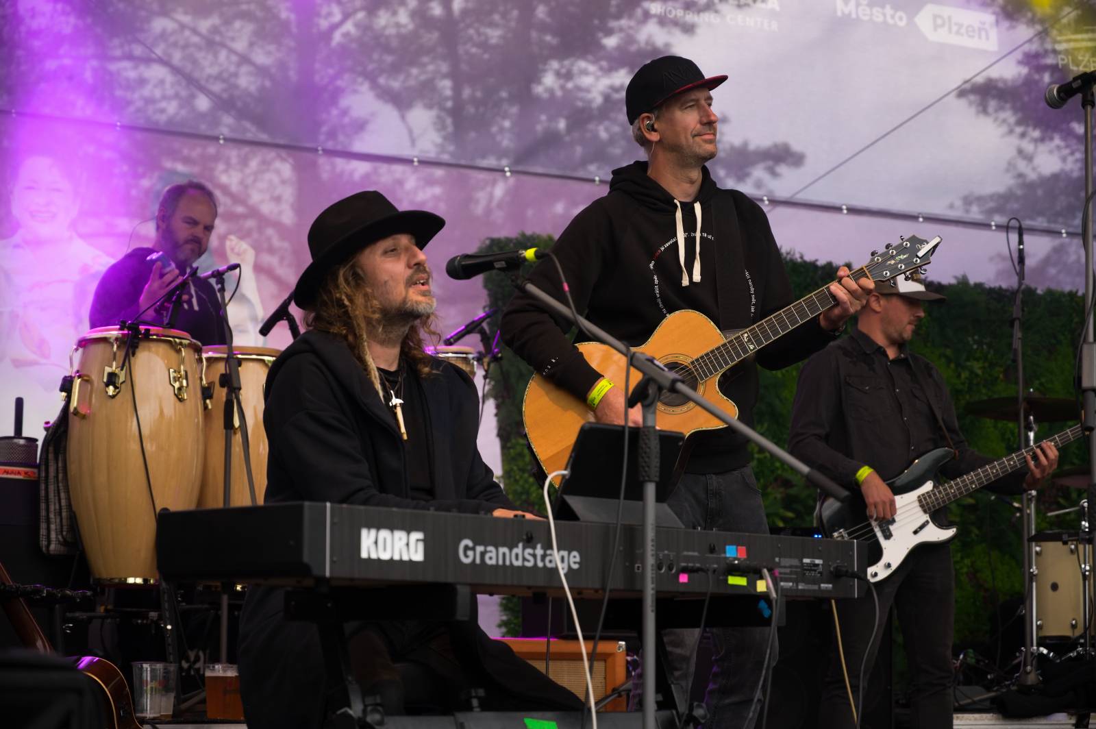 V Plzni se spojilo jídlo s hudbou. Zatímco Anna K. zpívala, Zdeněk Pohlreich rozjel svou kuchařskou show