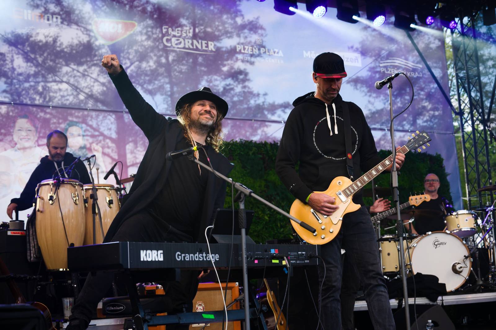 V Plzni se spojilo jídlo s hudbou. Zatímco Anna K. zpívala, Zdeněk Pohlreich rozjel svou kuchařskou show