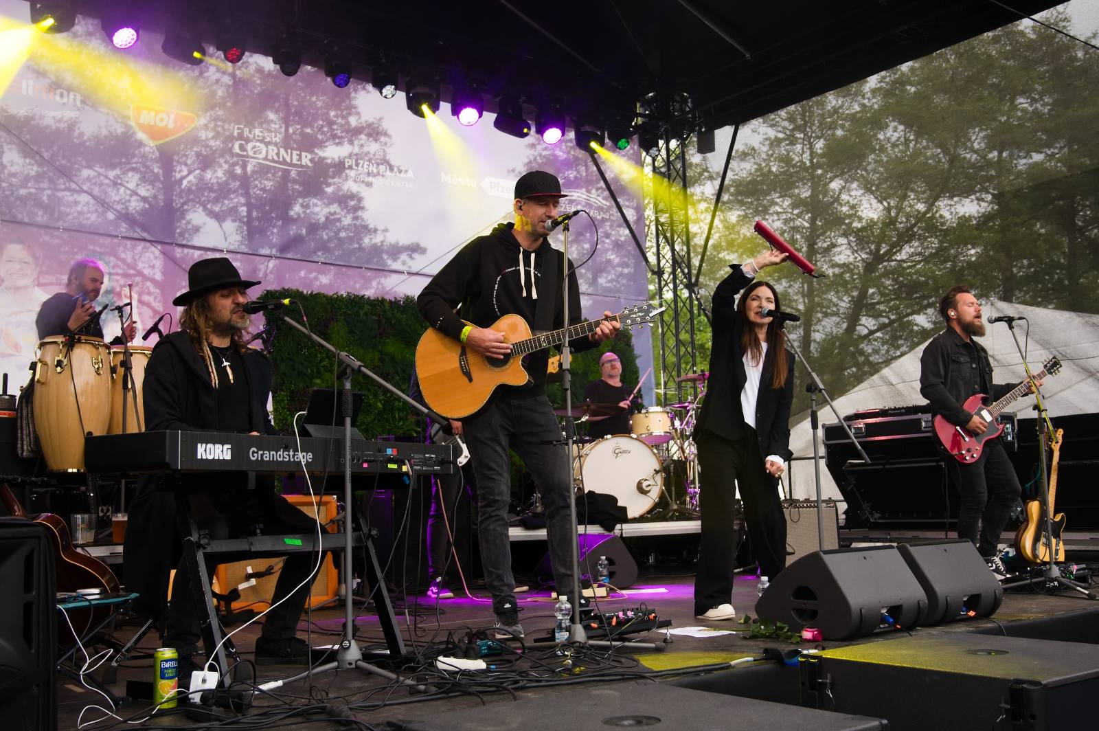 V Plzni se spojilo jídlo s hudbou. Zatímco Anna K. zpívala, Zdeněk Pohlreich rozjel svou kuchařskou show