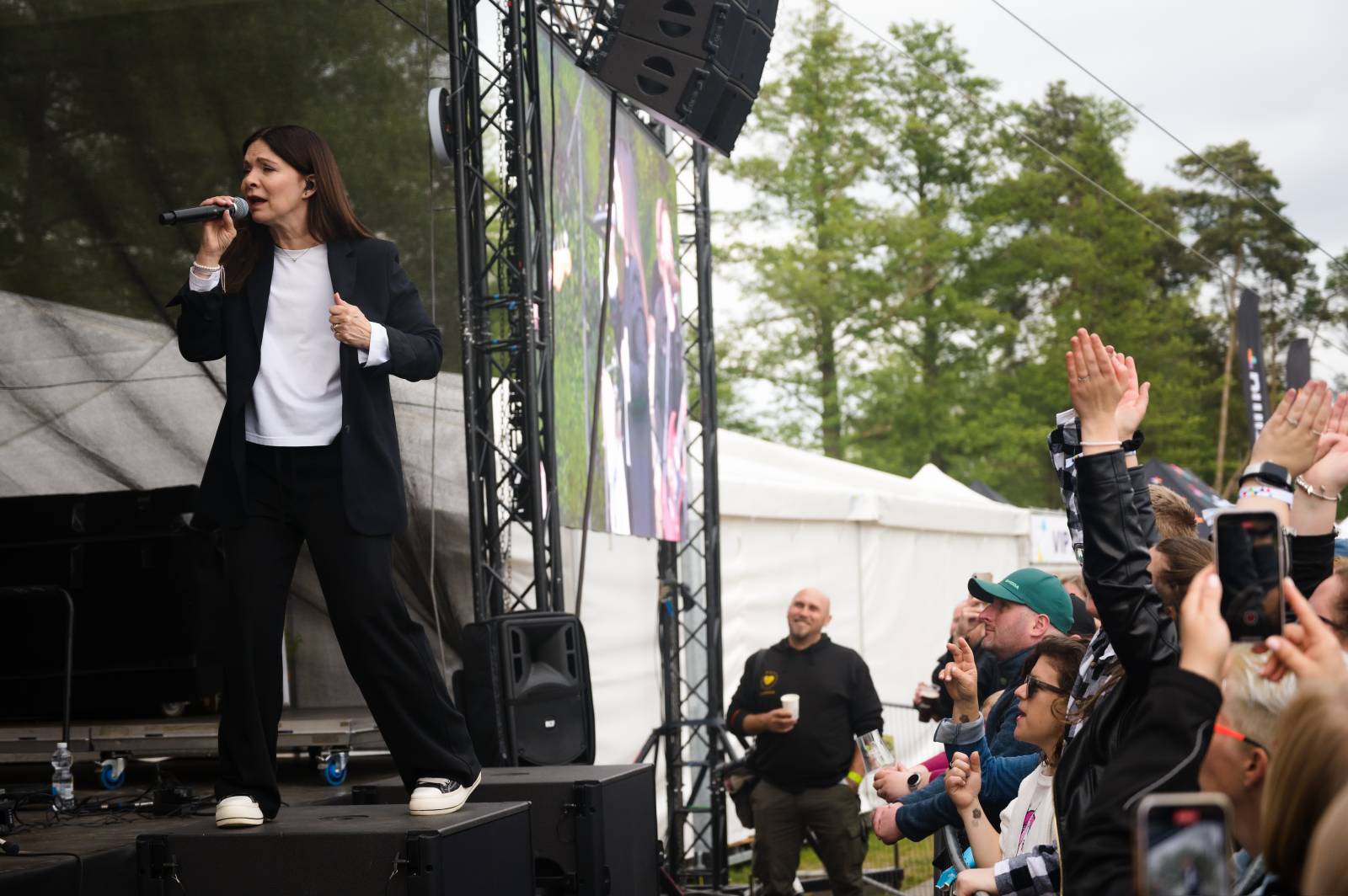 V Plzni se spojilo jídlo s hudbou. Zatímco Anna K. zpívala, Zdeněk Pohlreich rozjel svou kuchařskou show