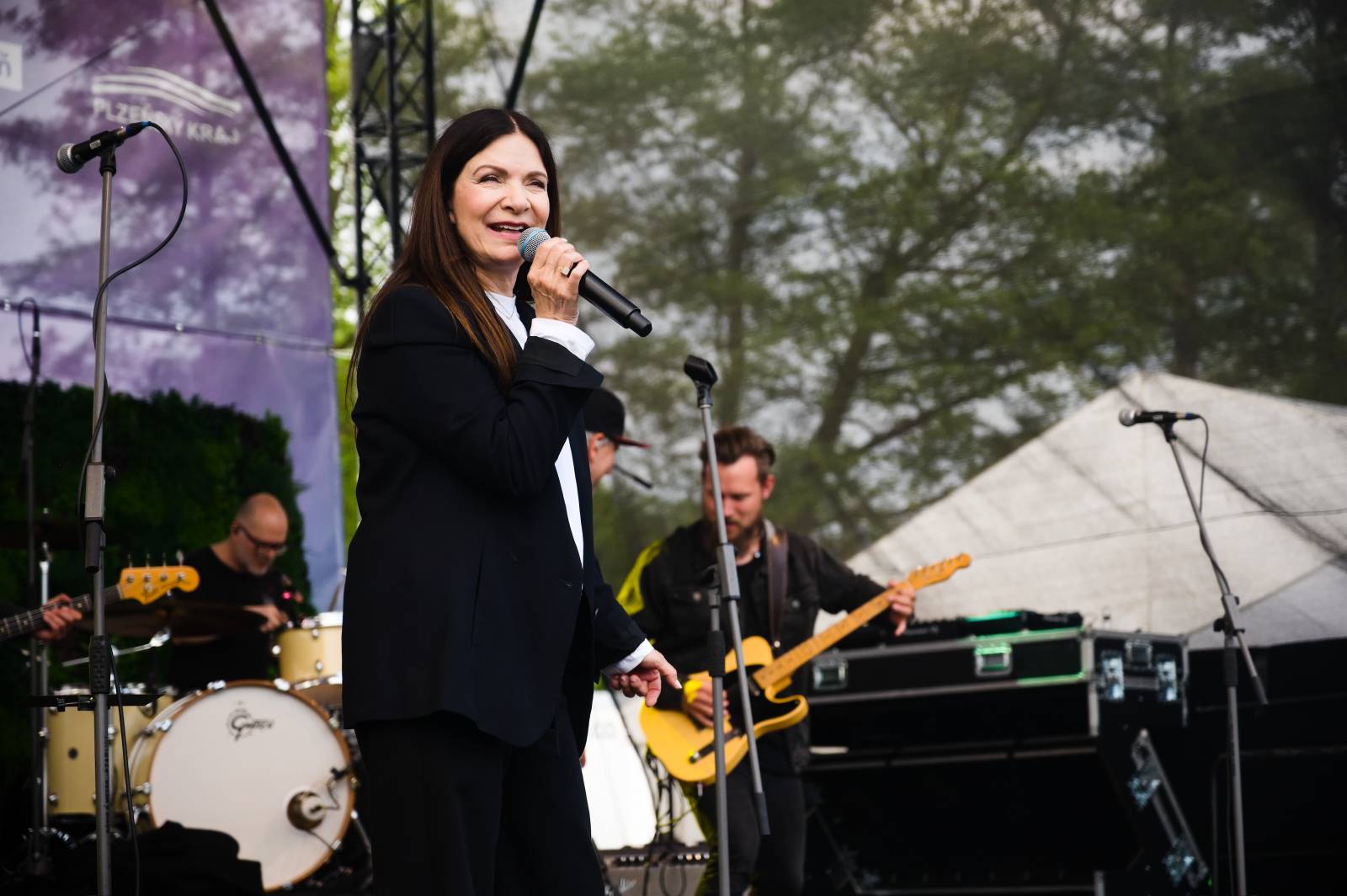 V Plzni se spojilo jídlo s hudbou. Zatímco Anna K. zpívala, Zdeněk Pohlreich rozjel svou kuchařskou show