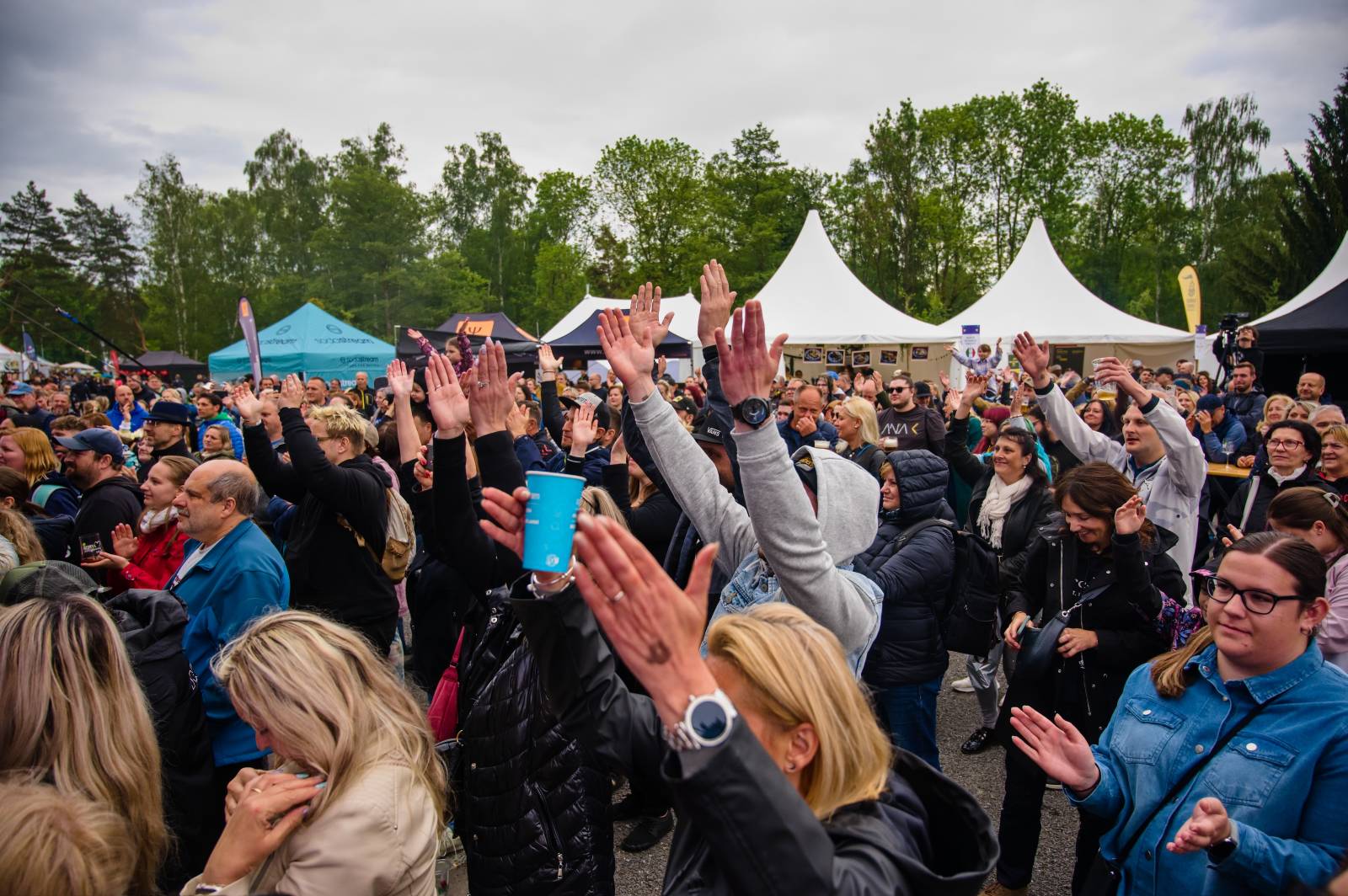 V Plzni se spojilo jídlo s hudbou. Zatímco Anna K. zpívala, Zdeněk Pohlreich rozjel svou kuchařskou show