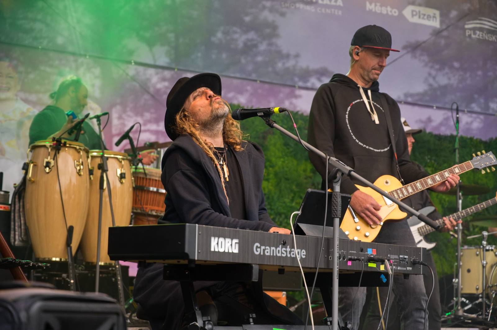 V Plzni se spojilo jídlo s hudbou. Zatímco Anna K. zpívala, Zdeněk Pohlreich rozjel svou kuchařskou show