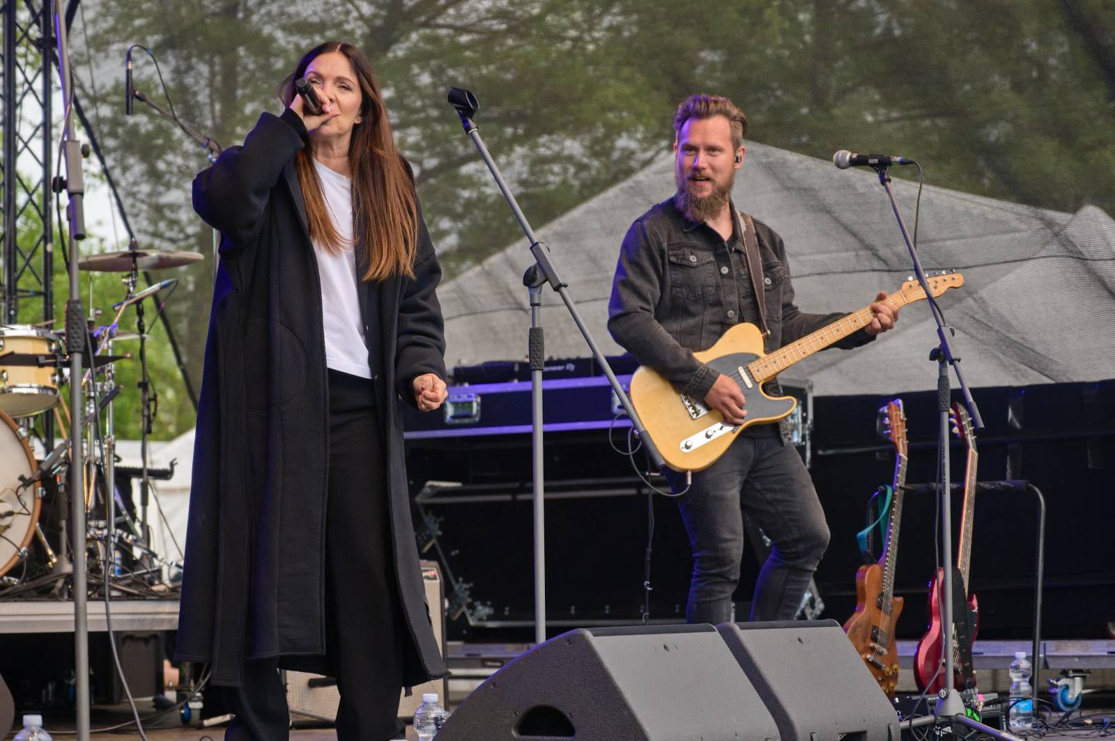 V Plzni se spojilo jídlo s hudbou. Zatímco Anna K. zpívala, Zdeněk Pohlreich rozjel svou kuchařskou show