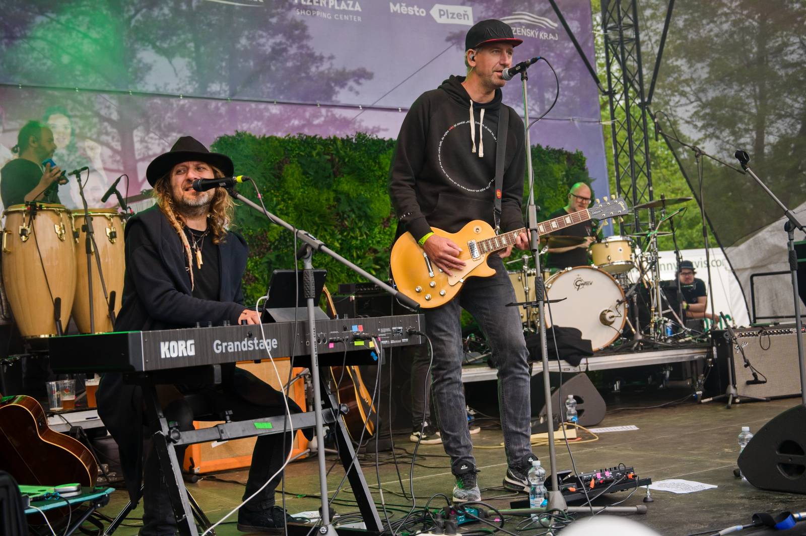 V Plzni se spojilo jídlo s hudbou. Zatímco Anna K. zpívala, Zdeněk Pohlreich rozjel svou kuchařskou show