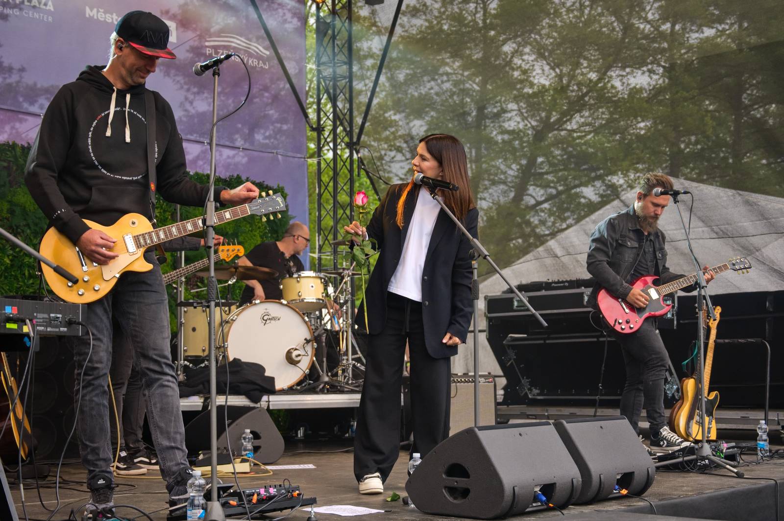 V Plzni se spojilo jídlo s hudbou. Zatímco Anna K. zpívala, Zdeněk Pohlreich rozjel svou kuchařskou show