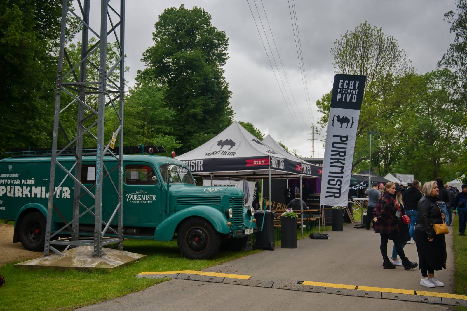 V Plzni se spojilo jídlo s hudbou. Zatímco Anna K. zpívala, Zdeněk Pohlreich rozjel svou kuchařskou show