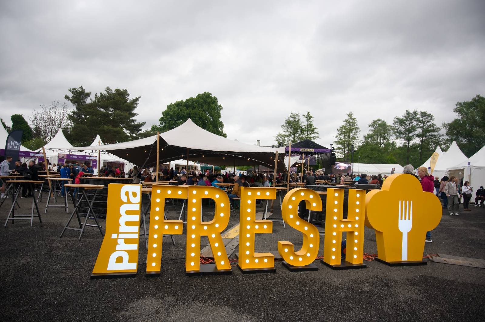 V Plzni se spojilo jídlo s hudbou. Zatímco Anna K. zpívala, Zdeněk Pohlreich rozjel svou kuchařskou show