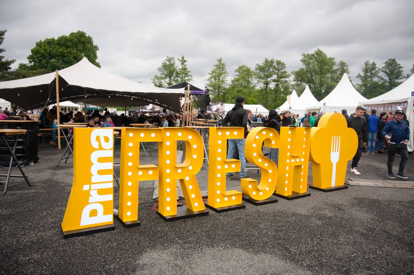 V Plzni se spojilo jídlo s hudbou. Zatímco Anna K. zpívala, Zdeněk Pohlreich rozjel svou kuchařskou show