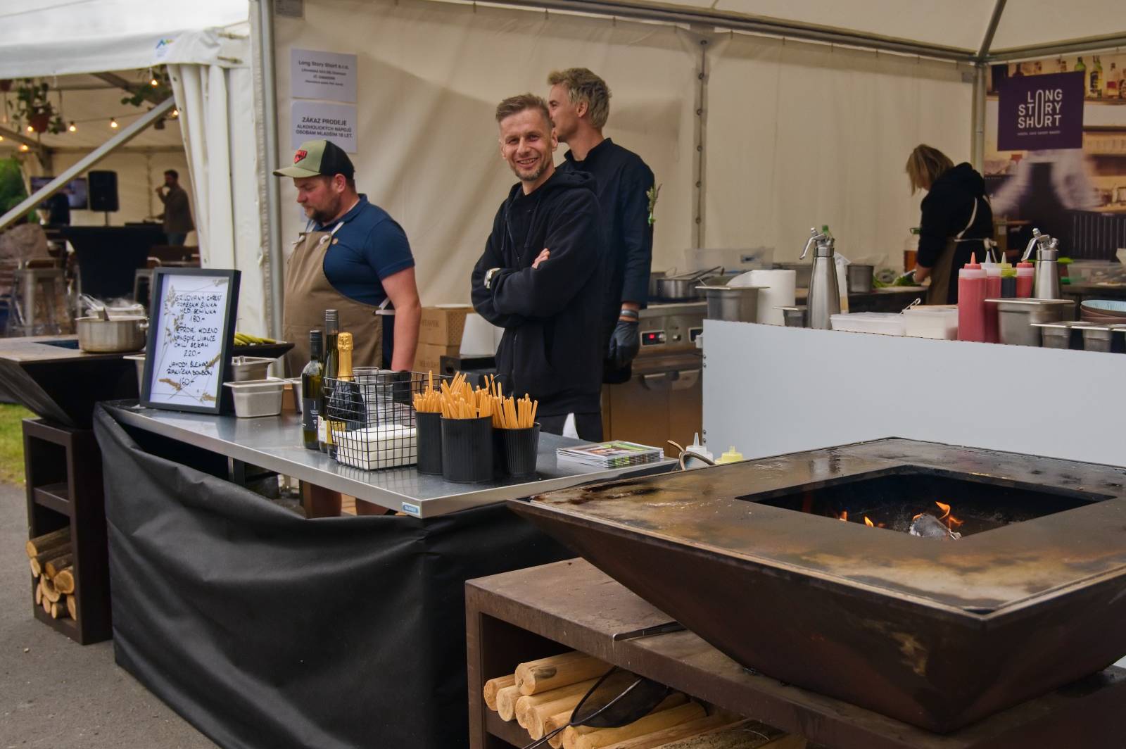 V Plzni se spojilo jídlo s hudbou. Zatímco Anna K. zpívala, Zdeněk Pohlreich rozjel svou kuchařskou show