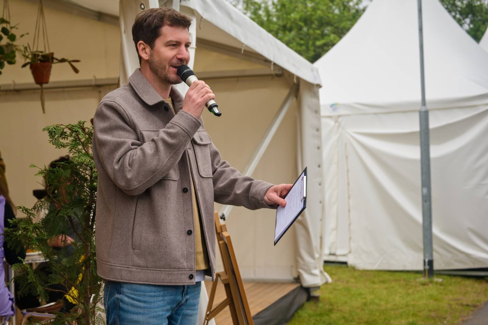 V Plzni se spojilo jídlo s hudbou. Zatímco Anna K. zpívala, Zdeněk Pohlreich rozjel svou kuchařskou show