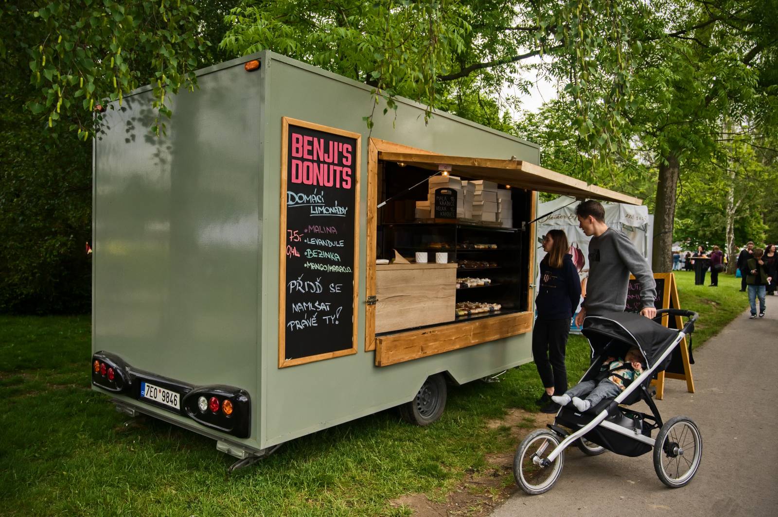 V Plzni se spojilo jídlo s hudbou. Zatímco Anna K. zpívala, Zdeněk Pohlreich rozjel svou kuchařskou show