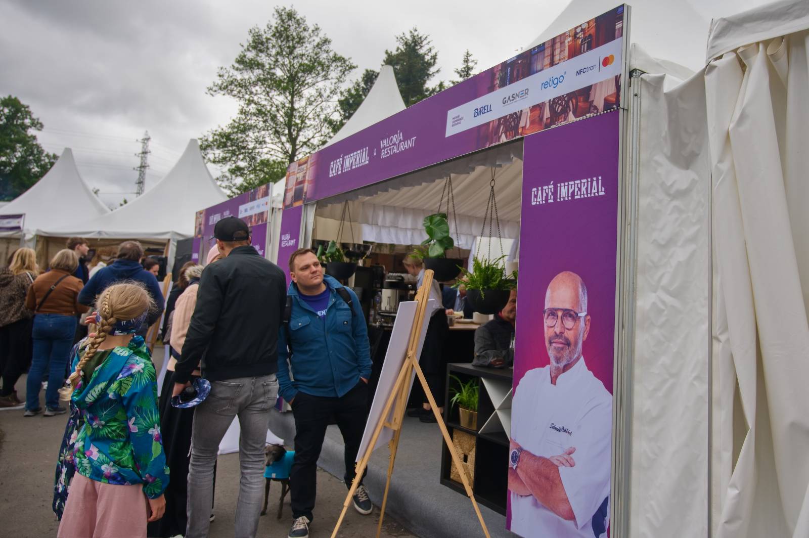 V Plzni se spojilo jídlo s hudbou. Zatímco Anna K. zpívala, Zdeněk Pohlreich rozjel svou kuchařskou show