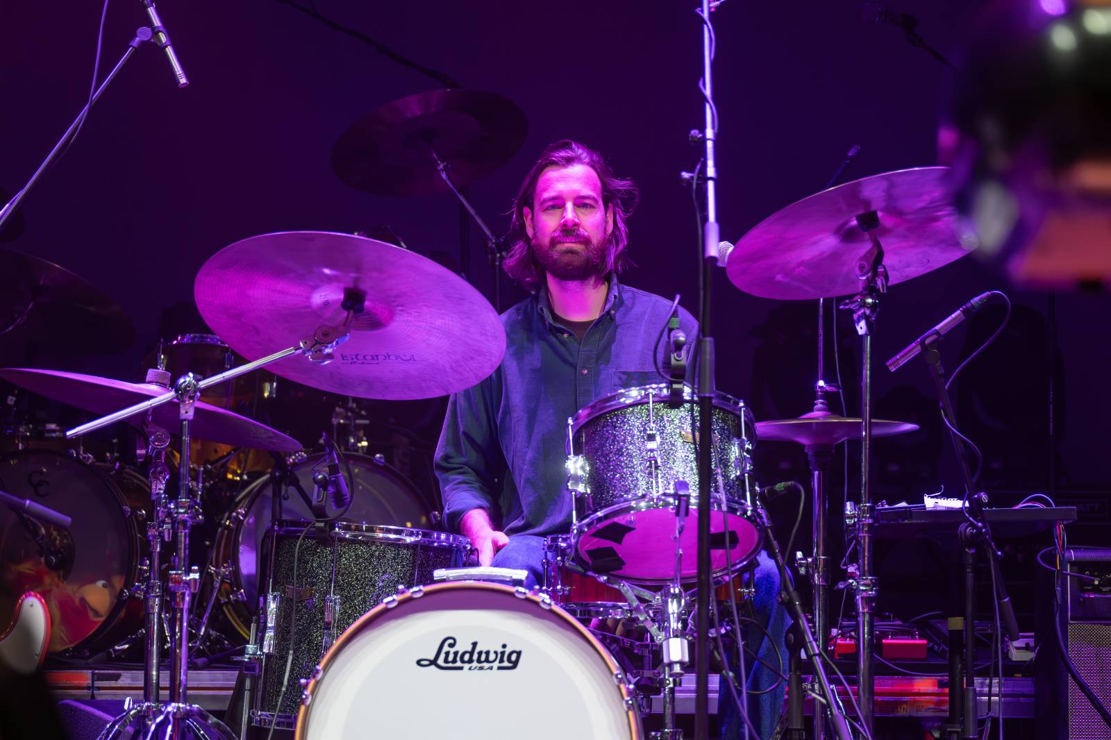 King Gizzard & The Lizard Wizard dorazili do Prahy. Z Fora Karlín nemohl nikdo odcházet zklamaný