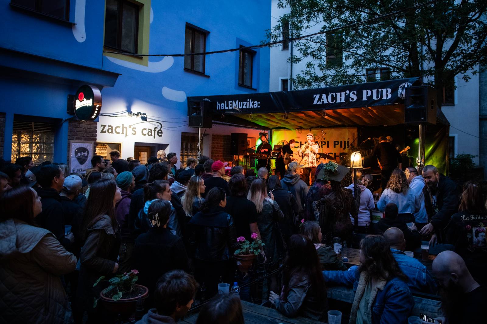 Prago Union bavili v Plzni hudbou i vtípky