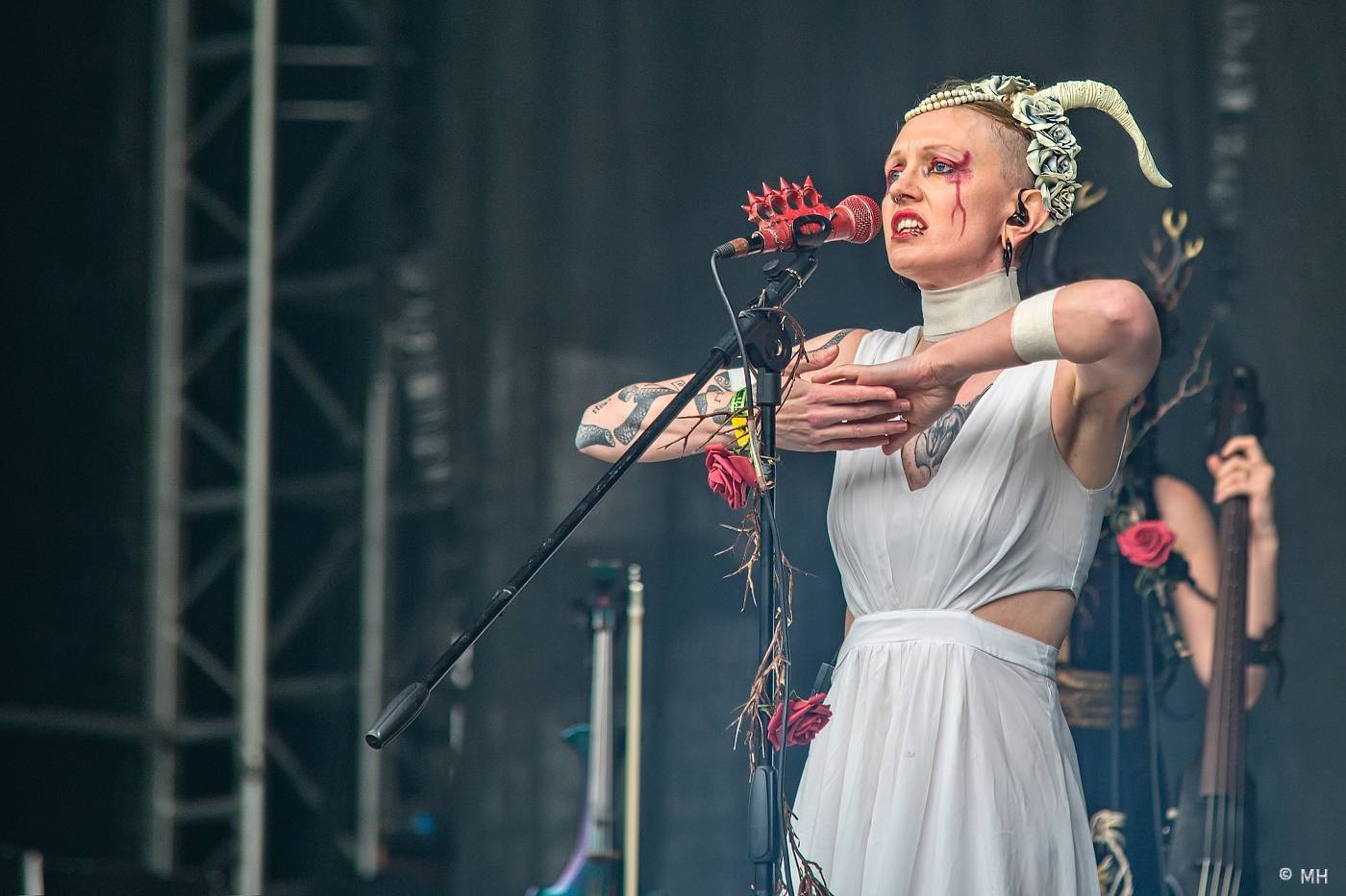 Metaloví fanoušci nejsou z cukru, v Plzni je neodradil ani déšť. Zahráli jim Tarja s Markem Hietalem, Sonata Arctica i Septicflesh