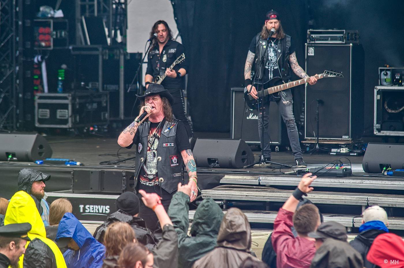 Metaloví fanoušci nejsou z cukru, v Plzni je neodradil ani déšť. Zahráli jim Tarja s Markem Hietalem, Sonata Arctica i Septicflesh