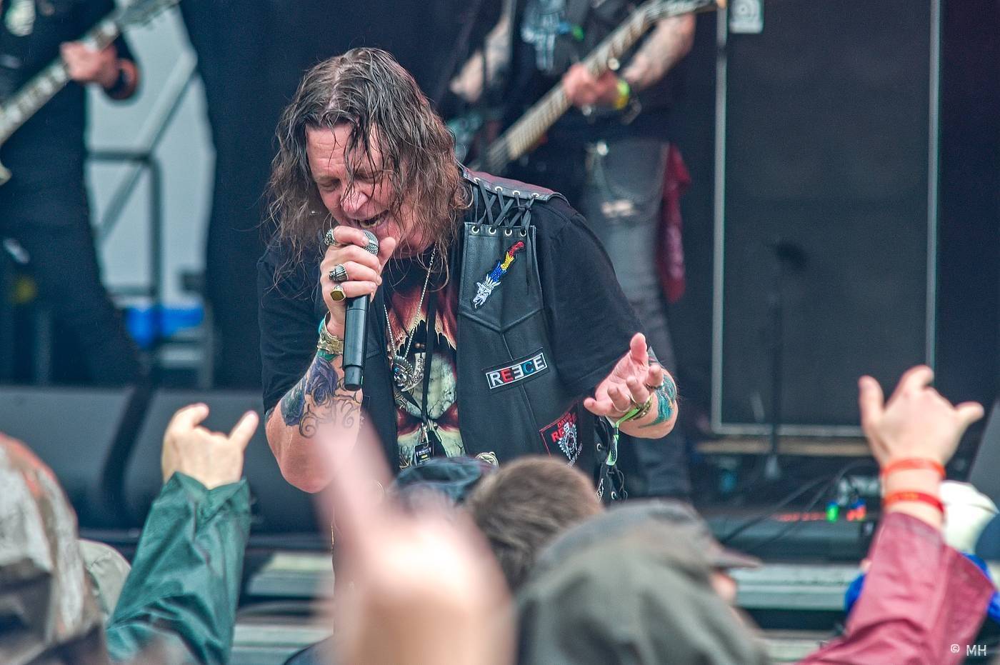 Metaloví fanoušci nejsou z cukru, v Plzni je neodradil ani déšť. Zahráli jim Tarja s Markem Hietalem, Sonata Arctica i Septicflesh