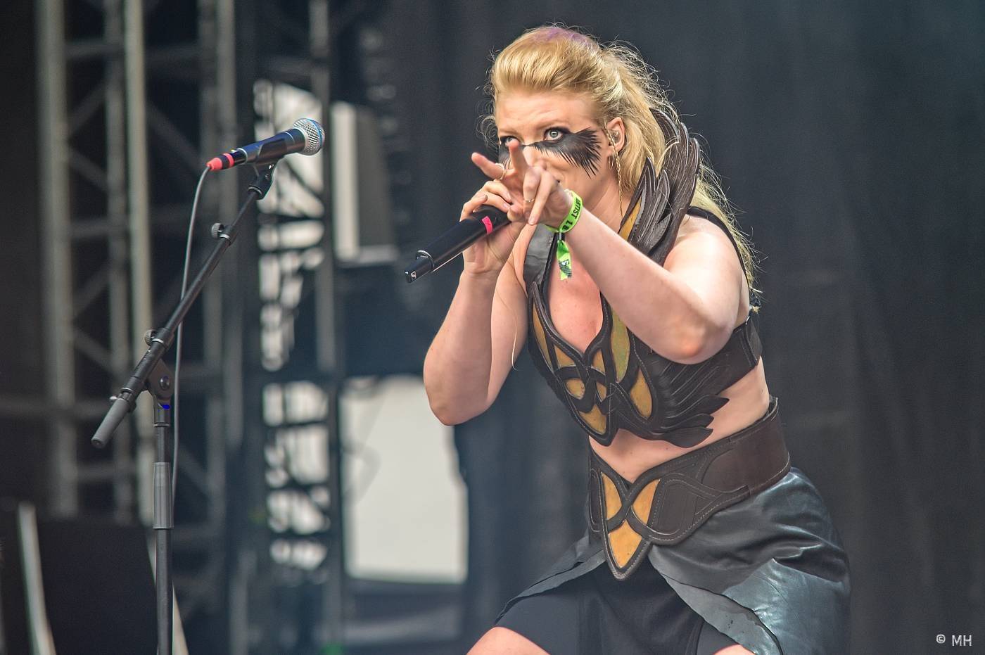 Metaloví fanoušci nejsou z cukru, v Plzni je neodradil ani déšť. Zahráli jim Tarja s Markem Hietalem, Sonata Arctica i Septicflesh