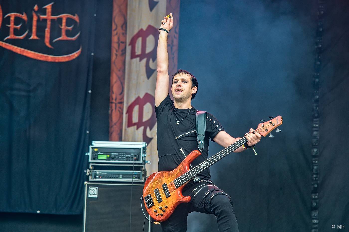 Metaloví fanoušci nejsou z cukru, v Plzni je neodradil ani déšť. Zahráli jim Tarja s Markem Hietalem, Sonata Arctica i Septicflesh