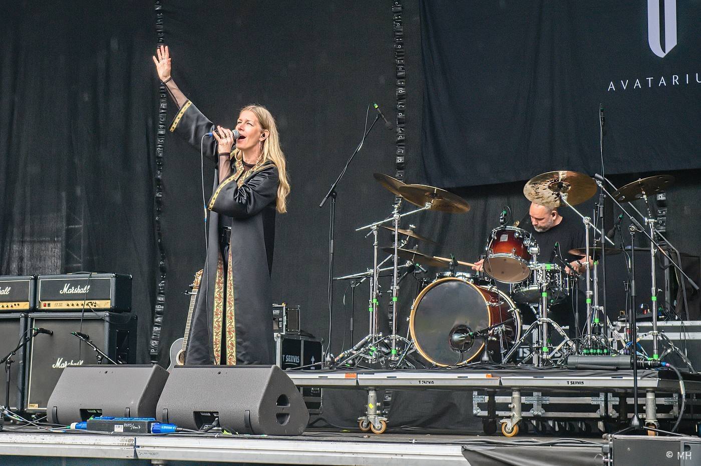 Metaloví fanoušci nejsou z cukru, v Plzni je neodradil ani déšť. Zahráli jim Tarja s Markem Hietalem, Sonata Arctica i Septicflesh