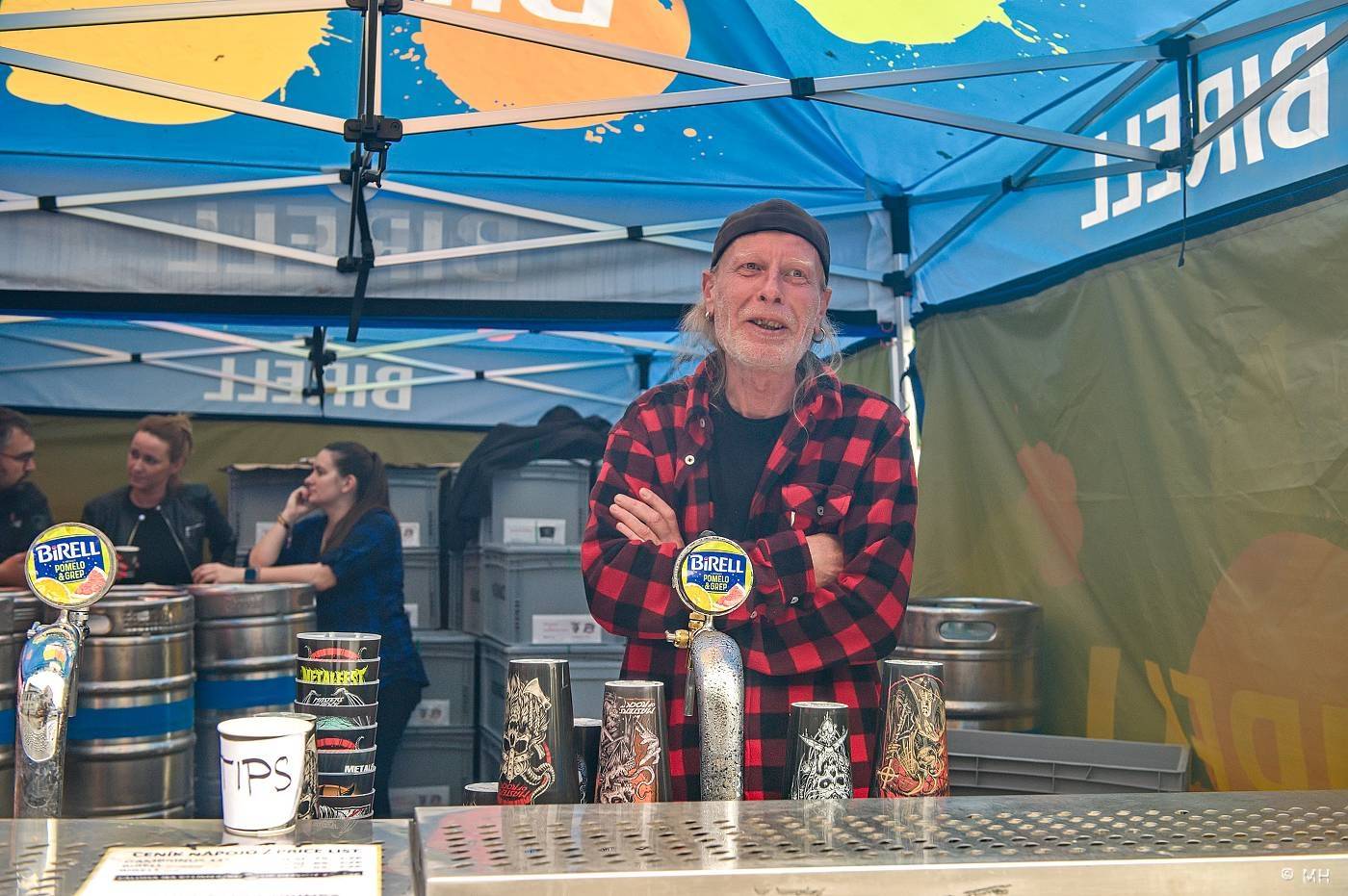 Metaloví fanoušci nejsou z cukru, v Plzni je neodradil ani déšť. Zahráli jim Tarja s Markem Hietalem, Sonata Arctica i Septicflesh