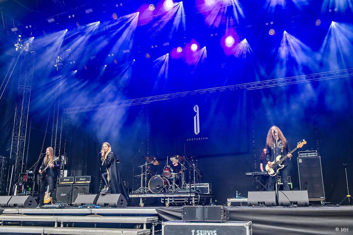 Metaloví fanoušci nejsou z cukru, v Plzni je neodradil ani déšť. Zahráli jim Tarja s Markem Hietalem, Sonata Arctica i Septicflesh