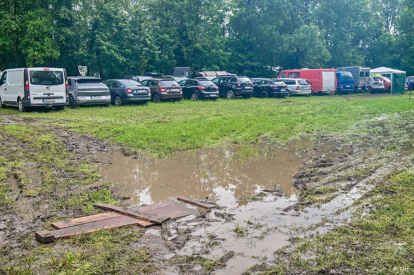 Metaloví fanoušci nejsou z cukru, v Plzni je neodradil ani déšť. Zahráli jim Tarja s Markem Hietalem, Sonata Arctica i Septicflesh