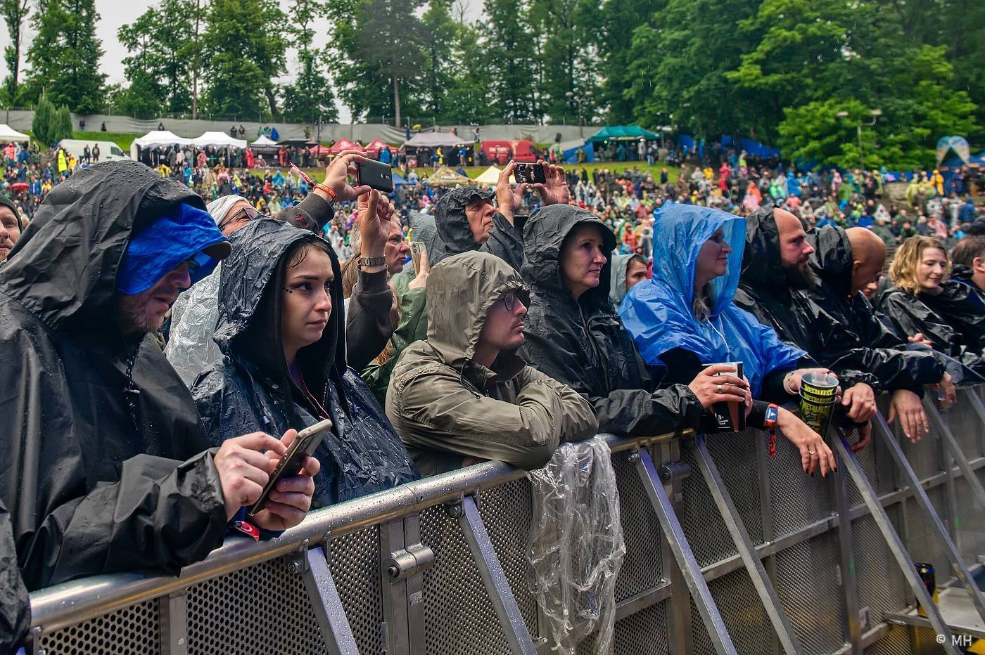 Metaloví fanoušci nejsou z cukru, v Plzni je neodradil ani déšť. Zahráli jim Tarja s Markem Hietalem, Sonata Arctica i Septicflesh