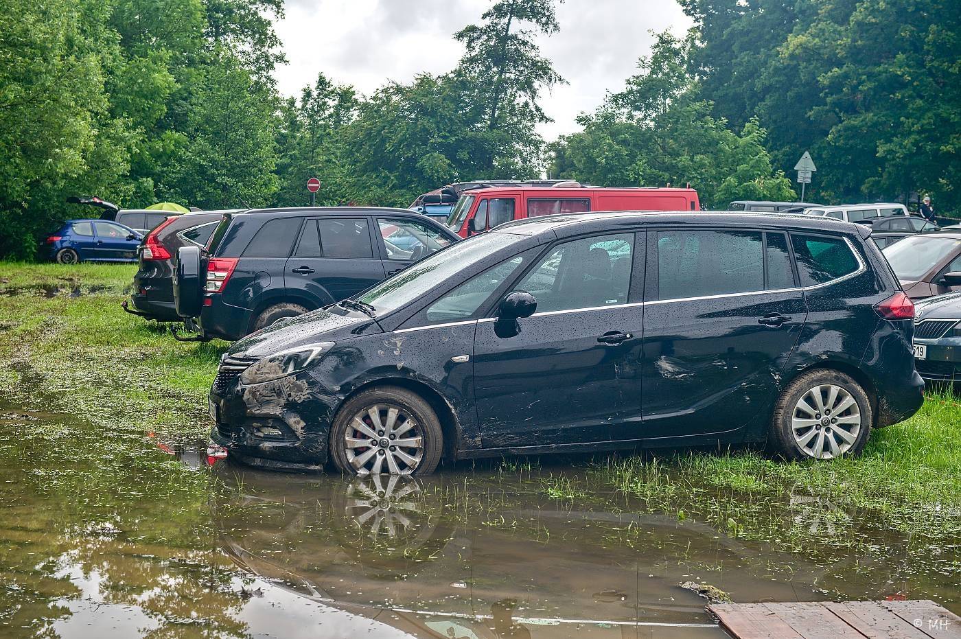 Metaloví fanoušci nejsou z cukru, v Plzni je neodradil ani déšť. Zahráli jim Tarja s Markem Hietalem, Sonata Arctica i Septicflesh