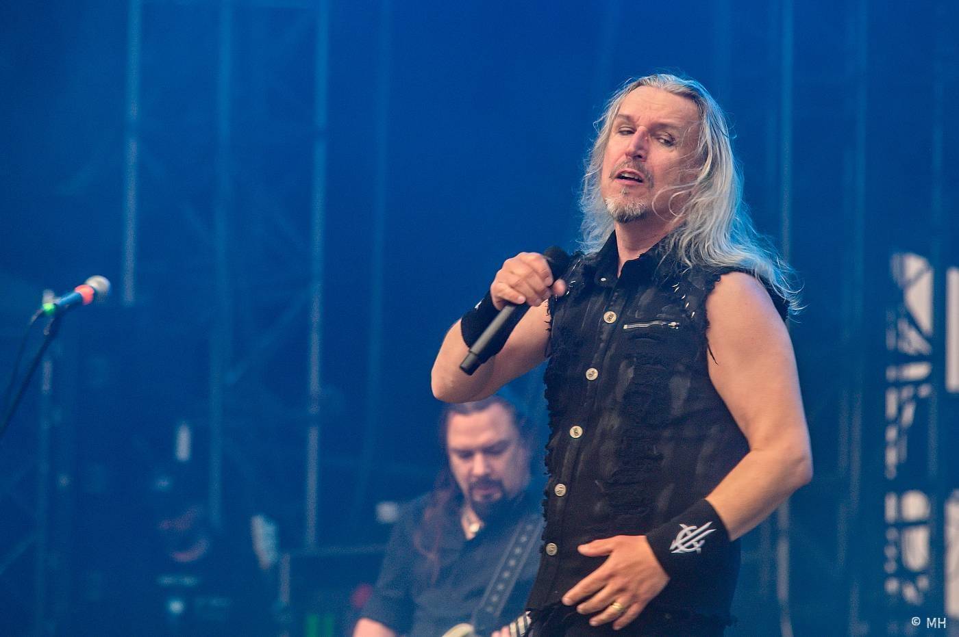 Metaloví fanoušci nejsou z cukru, v Plzni je neodradil ani déšť. Zahráli jim Tarja s Markem Hietalem, Sonata Arctica i Septicflesh