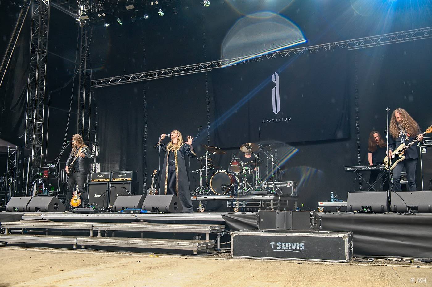 Metaloví fanoušci nejsou z cukru, v Plzni je neodradil ani déšť. Zahráli jim Tarja s Markem Hietalem, Sonata Arctica i Septicflesh