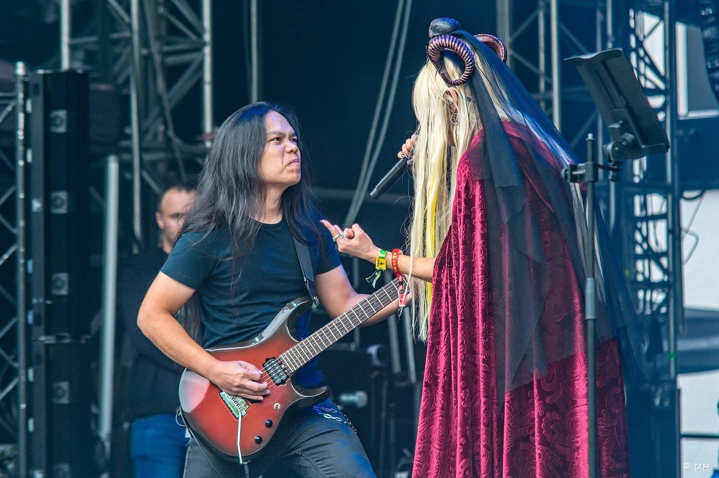 Metaloví fanoušci nejsou z cukru, v Plzni je neodradil ani déšť. Zahráli jim Tarja s Markem Hietalem, Sonata Arctica i Septicflesh